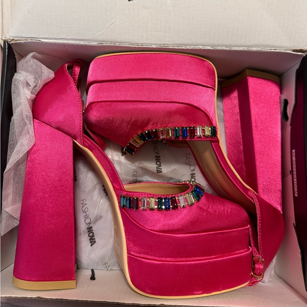 Fashion Nova Pink Chunky Platform Heels